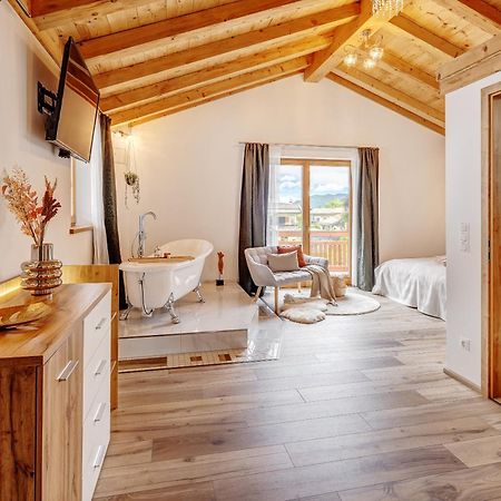 Landhaus Trinis - Gaestezimmer - Bad - Bett - Kleine Kaffee - Tee-Theke Mit Kuehlschrank - Parkplatz Rotta Exterior foto